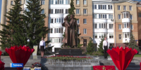 Почетный караул выставлен у памятника в Сквере Прощания в Тюмени - ГТРК Регион-Тюмень