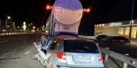 Водитель легковушки врезался в грузовик и погиб под Воронежем - Обозреватель.Врн