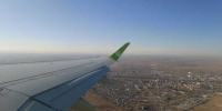 Напал с ножницами и ломился к пилоту: на борту летевшего в Омск самолёта умер мужчина - Om1.Ru
