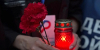 две гвоздики и лампадка, свеча, 85-я годовщина начала ВОВ - О чём Говорит Смоленск