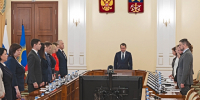На оперативном совещании в правительстве Мурманской области почтили минутой молчания память героев Великой Победы - Арктик-ТВ