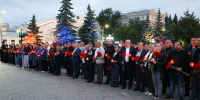 Свечи памяти зажглись на площади Победы в День памяти и скорби - Правительство области