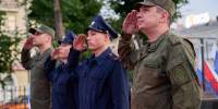 В День памяти и скорби министр культуры ЛНР Роман Олексин присоединился к акции «Свеча памяти» у обелиска Героям - Минкульт ЛНР