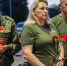 Люди с цветами - UstLabInfo.Ru