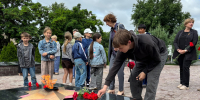 В День памяти и скорби дети по всей области зажигают свечи и возлагают цветы - Министерство образования