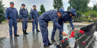 В подразделениях вневедомственной охраной Росгвардии в Татарстане почтили память героев Великой Отечественной войны - Росгвардия