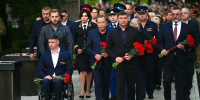 В День памяти и скорби глава региона Евгений Первышов почтил память погибших воинов - Министерство сельского хозяйства