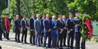 В Петербурге возложили венки и цветы к Мемориальному комплексу на Серафимовском кладбище - Петербургский дневник