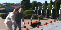 Сегодня, в День памяти и скорби, в Сквере Воинской Славы прошло торжественное возложение цветов. - Ракитянский район