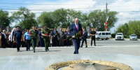 Евгений Солнцев возложил цветы к Вечному огню в память о героях-оренбуржцах - Ria56.Ru