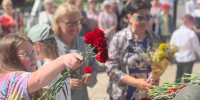 На мемориале "Авиаторам Балтики" прошла Всероссийская акция "Свеча памяти" - Муринское городское поселение