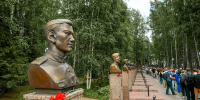 Почтили память павших героев - Государственная библиотека Югры