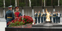 Вечная слава героям! Депутаты почтили память защитников Родины - Городская Дума