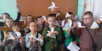 Сегодня, 19 июня, творческий мастер‑класс «Свеча памяти» провела педагог СЮТ Светлана Валерьевна в летнем пришкольном лагере МБОУ‑СОШ № 4 «Почемучки» в преддверии Дня памяти и скорби.. - Администрация г. Клинцы