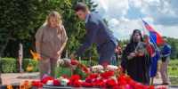 В Великих Луках возложили цветы и венки к памятным местам в День памяти и скорби - Luki.Ru