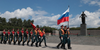 Память в День скорби: депутаты Ленобласти возложили цветы на Пискаревском мемориале - Законодательное собрание ЛО