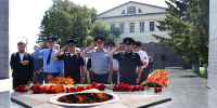 Начальник УФСИН России по Тюменской области принял участие в церемонии возложения цветов к воинским мемориалам - УФСИН