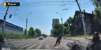 В Новосибирске столкнулись мопед и мотоцикл на перекрёстке Кирова и Автогенной - Сиб.фм