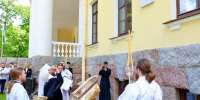 Освещение мемориальной доски - InformPskov.Ru