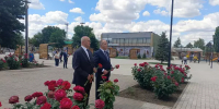 Аслан Хуаде почтил память павших воинов - DonDay.Ru