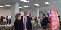 Полномочный представитель Президента РФ в Сибирском федеральном округе Анатолий Серышев посетил выставку «Письма, побывавшие на фронте» - Администрация г. Барнаул