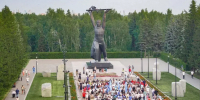 Более 20 тысяч свечей зажгли омичи в парке Победы в День памяти и скорби - Вечерний Омск