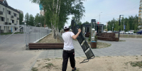 Активная подготовка мероприятия в сквере - ЦБС г. Сургута