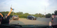 В Советском округе Омска водитель сбил ребёнка на самокате - ГТРК Иртыш