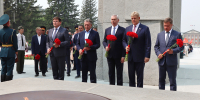 Полномочный представитель Президента Российской Федерации в СФО Анатолий Серышев почтил память погибших в Великой Отечественной войне - Администрация Алтайского края