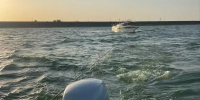 Два туриста на катамаране чуть не утонули в Таганрогском заливе из-за сильного ветра - DonDay.Ru
