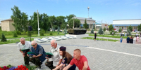 Сотрудники полиции и ветераны МВД приняли участие в митинге, приуроченный ко Дню памяти и скорби - Варненский район