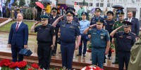 День памяти и скорби: начальник Главного управления МЧС России по Самарской области принял участие в церемонии вoзложения цветов на площади Славы - ГУ МЧС Самарской области