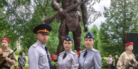 Сотрудники ИК-6 УФСИН России по Кировской области приняли участие в торжественном открытии памятника «Защитнику Отечества» - УФСИН