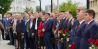 В День памяти и скорби, состоялось возложение цветов в Парке Победы и к памятнику «Землякам, ушедшим на фронт». Этот традиционный жест — дань уважения героям, отдавшим жизни за Родину. - Комитет по жилищному и строительному надзору