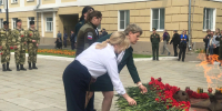 Сотрудники Росприроднадзора в День памяти и скорби возложили цветы к Вечному огню в Кирове - Росприроднадзор