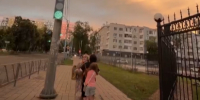 Две школьницы на электросамокате сбили девушку, которая снимала в Самаре видео - Самарская Газета