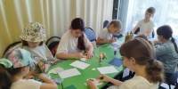 В Угловском Доме культуры методист провела для ребят мастер-класс по работе с бумагой - Комитет культуры и туризма