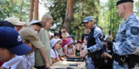 Более сотни курганских детей примерили на себя роль военных и собрали пистолет Макарова - Новый мир