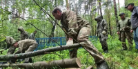 Партийцы и молодогвардейцы привели в порядок воинское захоронение в Елабужском районе - Единая Россия