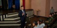 Участник программы "Герои Приангарья" Евгений Косолапов встретился с участниками игры "Зарница 2.0" - Baikal24.Ru