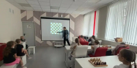 Чемпион областных соревнований Эрик Ненонен научил детей играть в шахматы - SyasNews.Ru