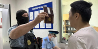 Оштрафовали, выдворили и закрыли въезд на пять лет: 35 нелегалов выслали из Челябинской области через пункт «Бугристое» - КП Челябинск