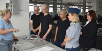 Подросткам из брянской колонии показали работу швейной фабрики - БрянскToday.Ru