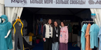«Море внутри»: одежду с ручной росписью создаёт предпринимательница Приморья с помощью господдержки - Администрация Приморского края
