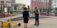 В Екатеринбурге курьер на самокате сбил ребенка - EaNews.Ru