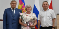 Представители Каневского района удостоены памятных знаков ЗСК «За активное участие в территориальном общественном самоуправлении» - Газета Каневские зори