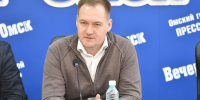 Для безопасности омичей места ремонта теплосетей ограждают яркими заборчиками и лентами - Вечерний Омск