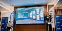 На фото Илья Клюшин выступает на конференции «Эффективность 2026: от внедрения бережливых технологий к росту производительности», Изображение. - Карталинский район