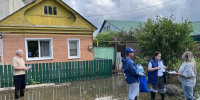 Активисты «Молодой Гвардии Единой России» помогают жителям Бугуруслана Оренбургской области после паводка - Молодая Гвардия