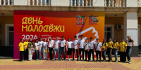 🎉 День молодежи в Тахтамукайском районе начался шумно, сегодня в сквере а. Тахтамукай команды сражались за звание лучших в квест – игре «Молодежь – Возможностей!».! 🎉. - Тахтамукайский район